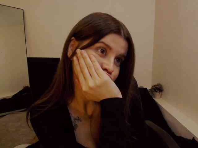 AryaJoliee