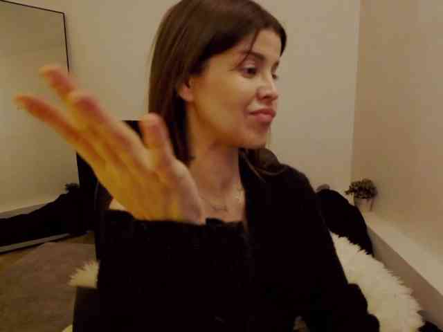 AryaJoliee
