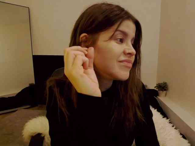 AryaNoiree webcam