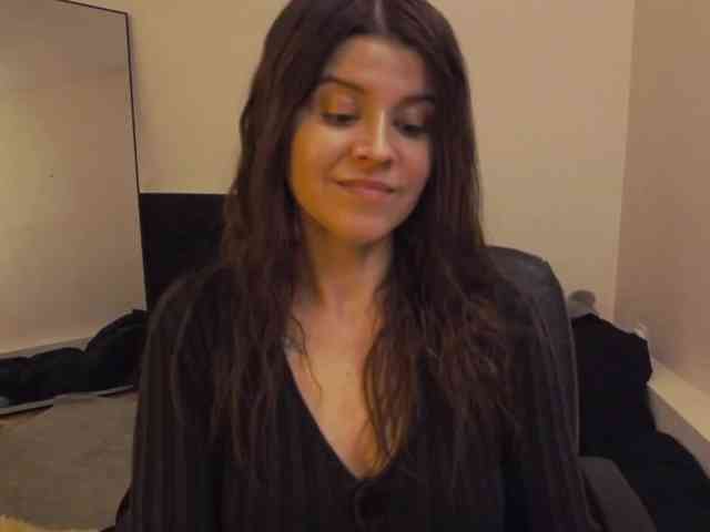 AryaJoliee