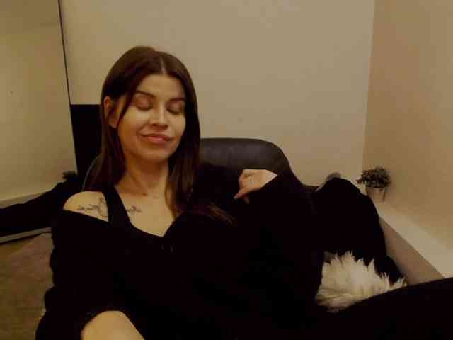 AryaJoliee