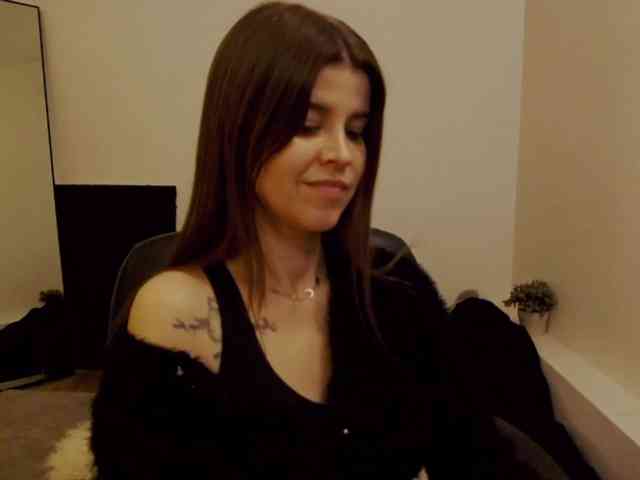 AryaJoliee