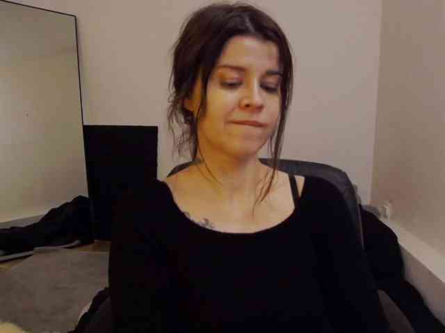 AryaJoliee