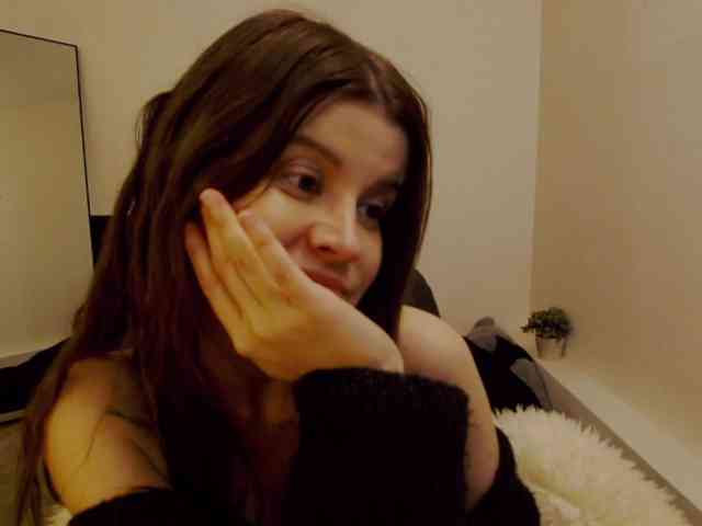 AryaJoliee