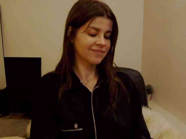 AryaJoliee