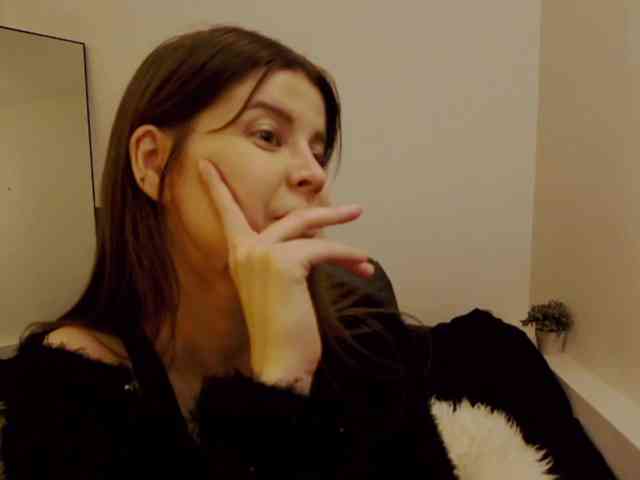 AryaJoliee