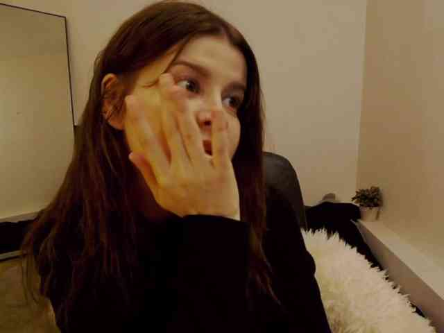 AryaNoiree webcam