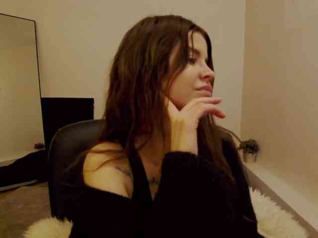 AryaJoliee