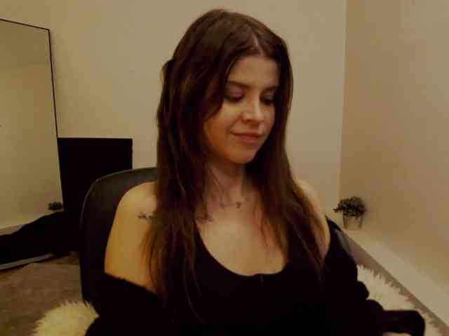 AryaJoliee