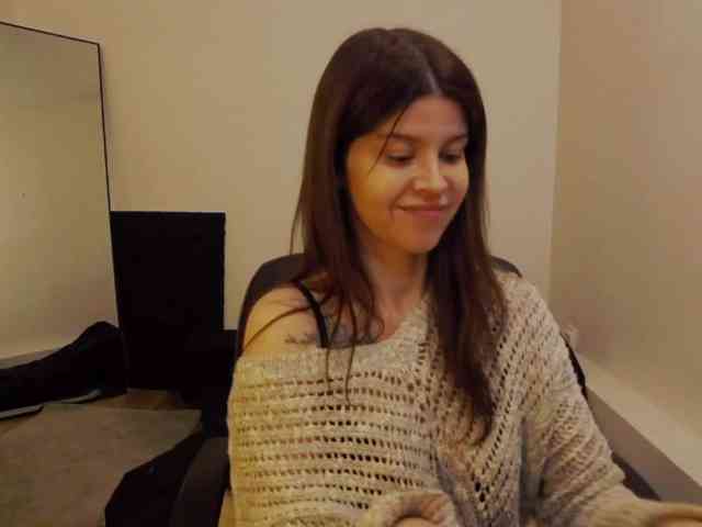 AryaJoliee