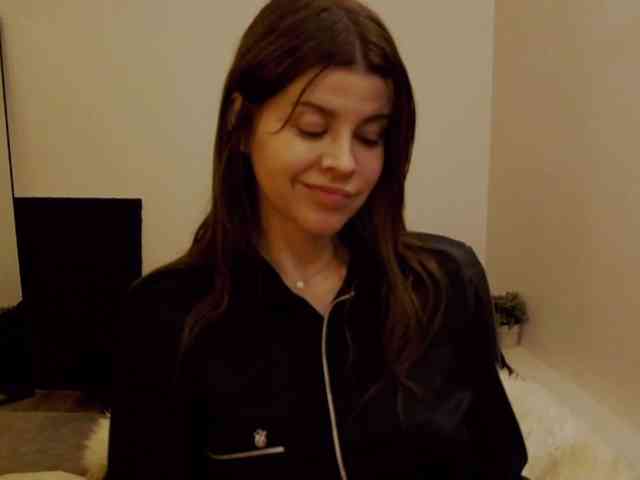 AryaJoliee