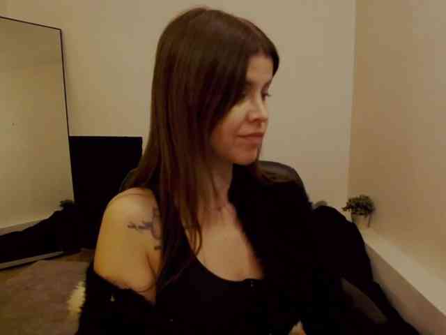 AryaJoliee