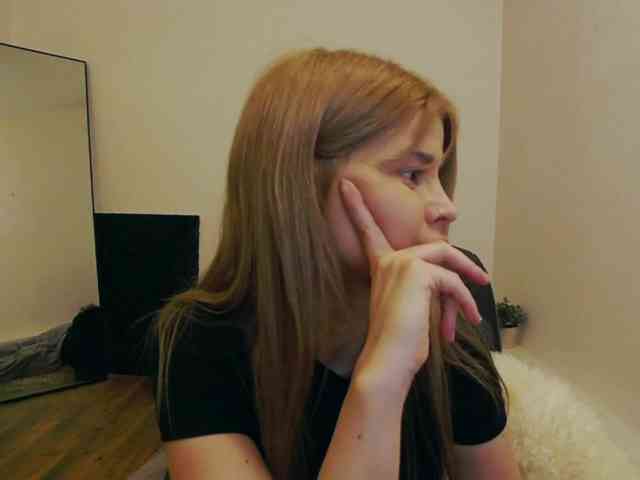 AryaNoiree webcam