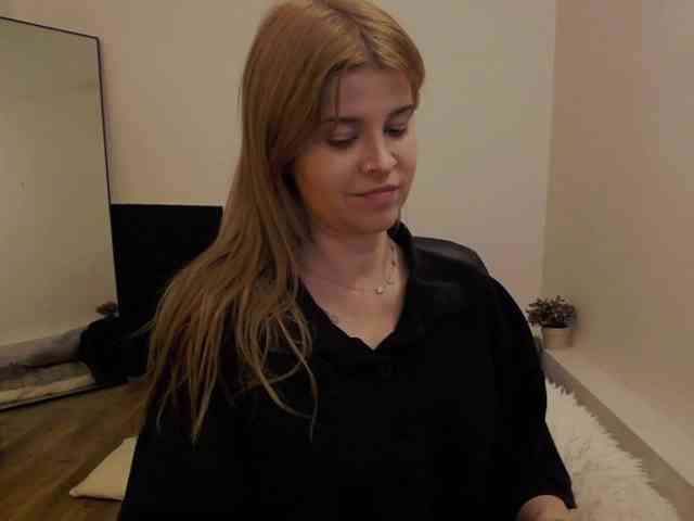 AryaNoiree webcam
