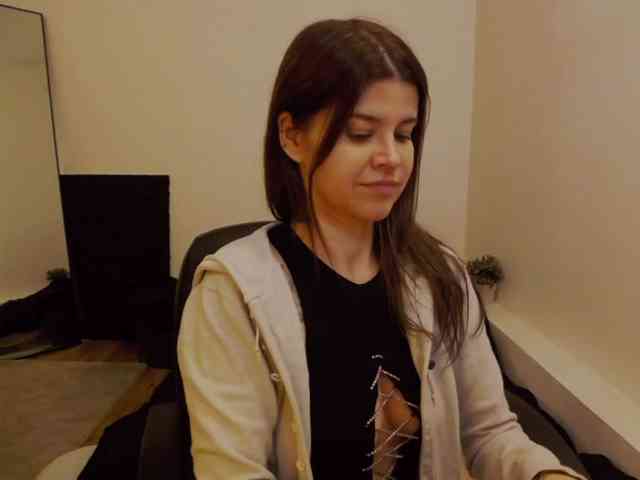 AryaJoliee