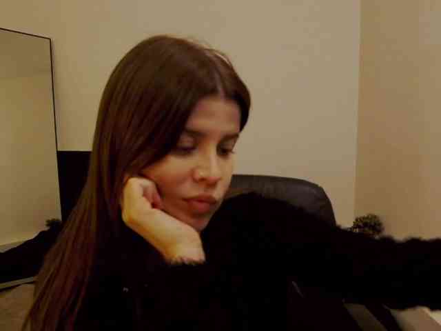 AryaJoliee