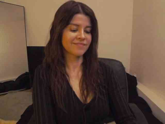 AryaJoliee