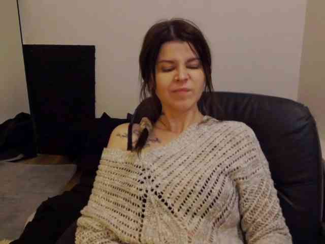 AryaJoliee