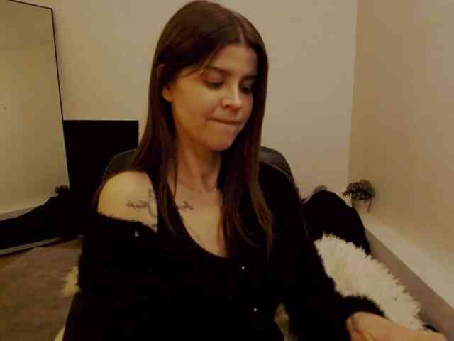 AryaJoliee