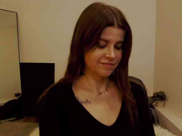 AryaJoliee