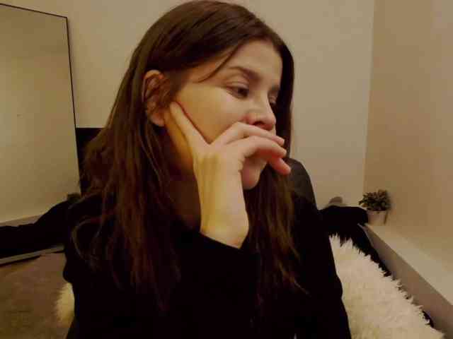AryaNoiree webcam