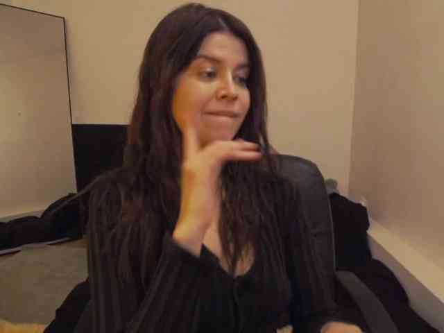 AryaJoliee