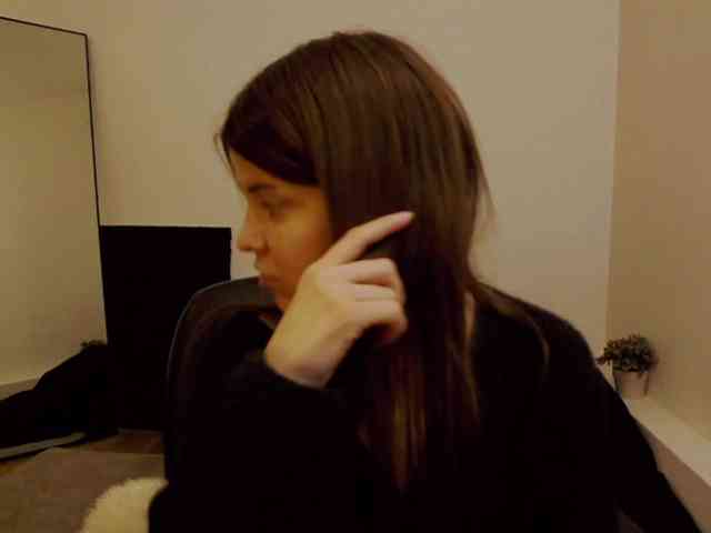 AryaJoliee