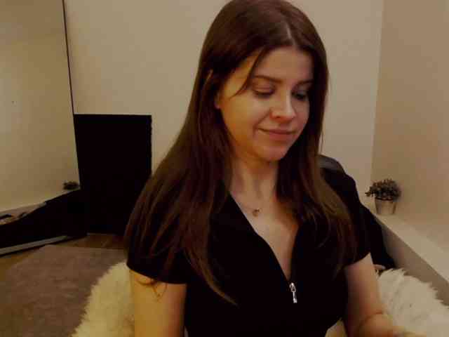 AryaJoliee
