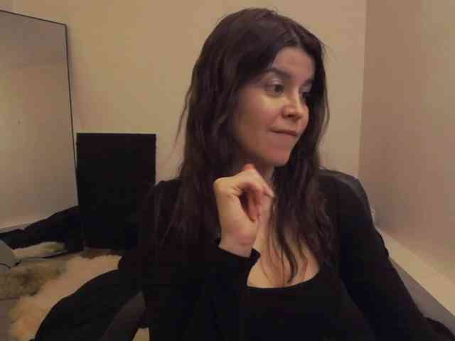 AryaJoliee