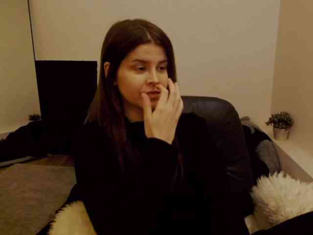 AryaJoliee