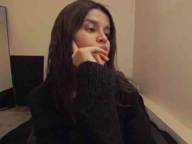 AryaJoliee