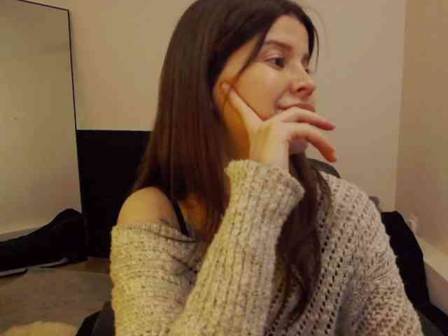 AryaJoliee