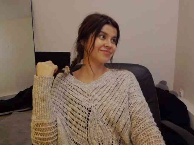 AryaJoliee