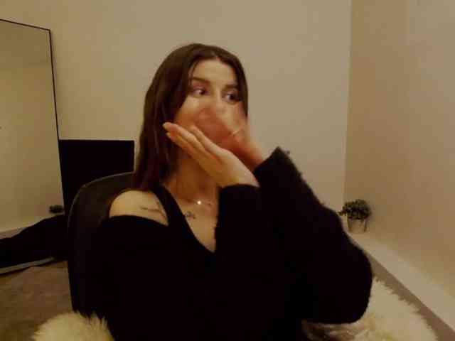 AryaJoliee