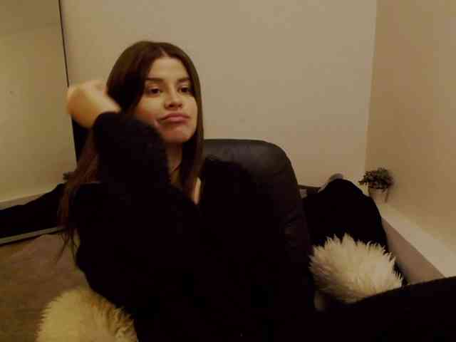 AryaJoliee