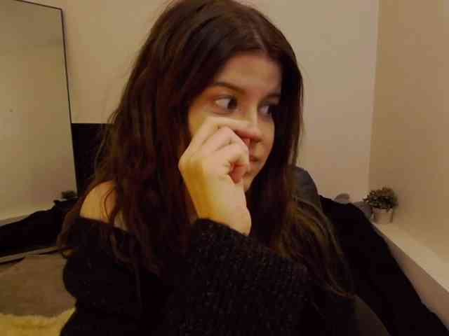 AryaJoliee