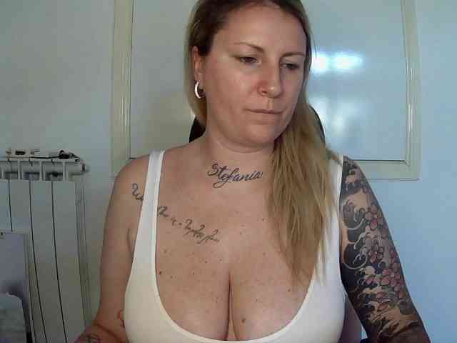 MilfVanitty webcam