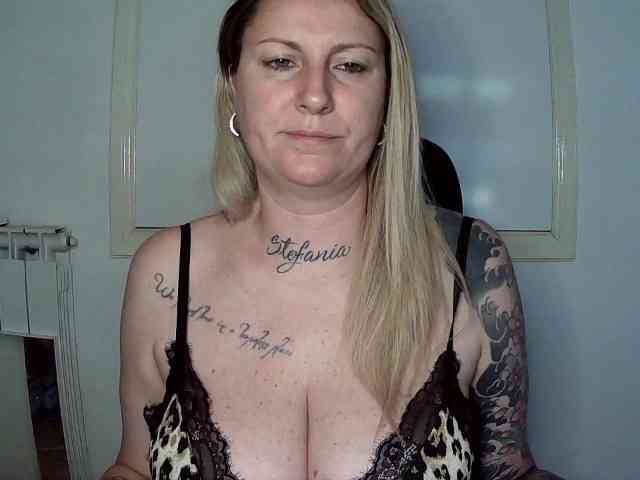 MilfVanitty webcam