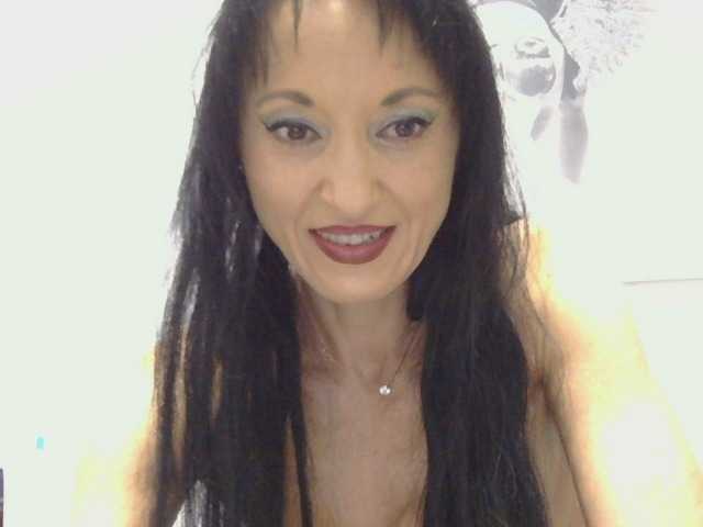 MilfSindy live cam on UnifiedCams