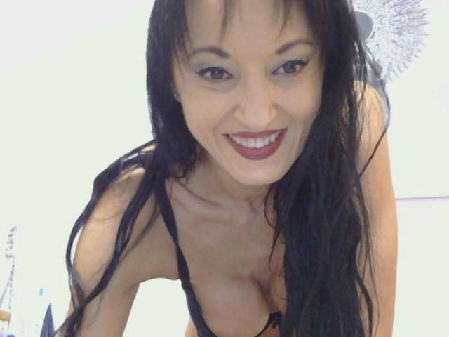 MilfSindy live cam on BongaCams