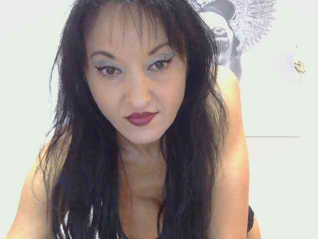 MilfSindy webcam