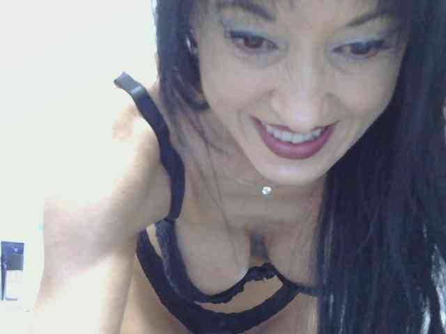 MilfSindy webcam