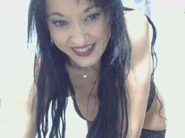 MilfSindy webcam