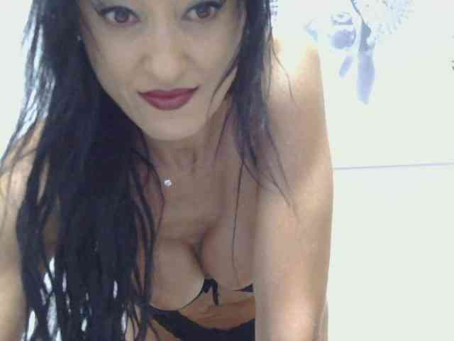 MilfSindy webcam