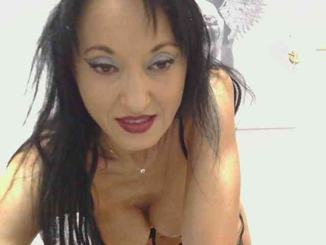 MilfSindy webcam