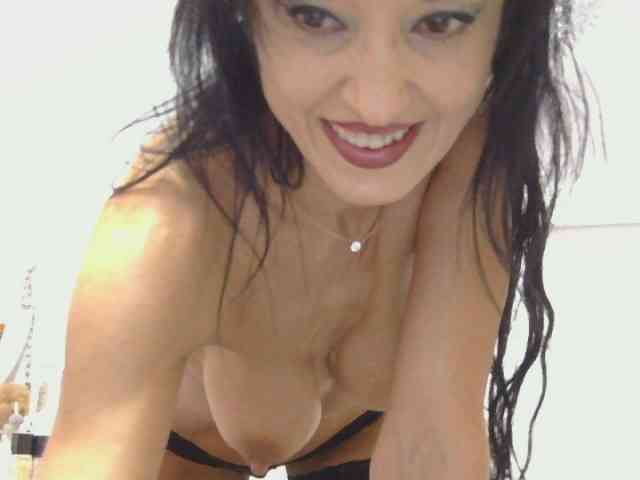 MilfSindy webcam