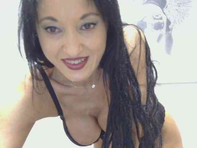 MilfSindy webcam