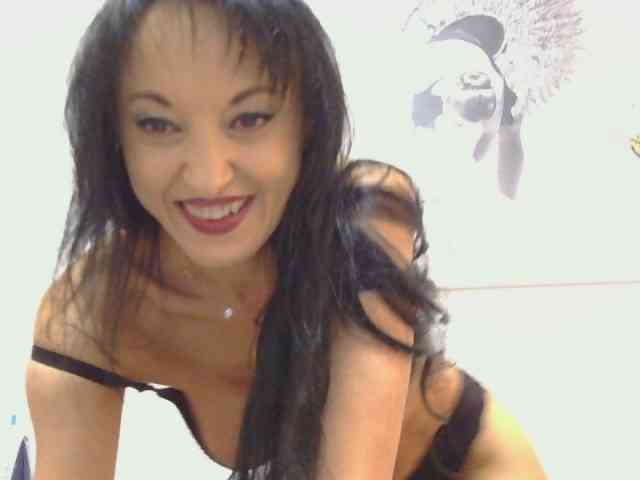 MilfSindy webcam