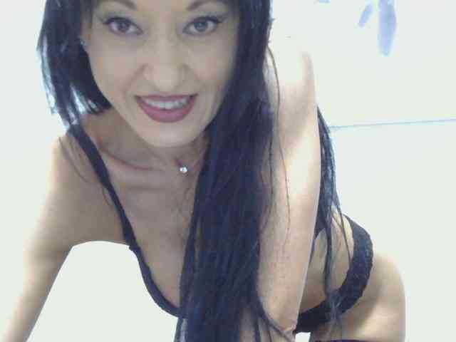 MilfSindy webcam
