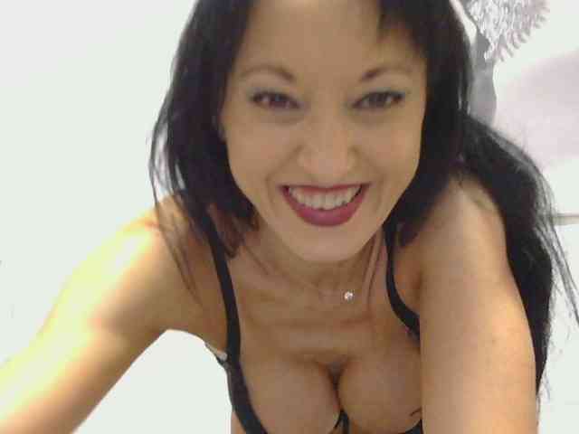 MilfSindy webcam